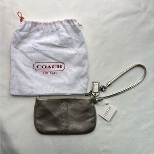 Coach Wallet Women Leather Metallic Silver Wristlet Pouch Clutch NWT